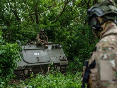 特朗普悍然要越红线，俄罗斯第一反应有点怂