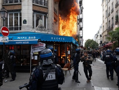 法国17万人举行“封锁法国”抗议游行，之后还有大罢工