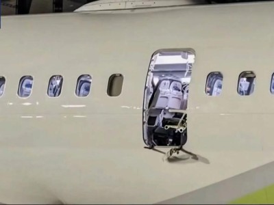 机舱应急门脱落、放行问题飞机……波音因“存在数百项质量体系违规行为”，面临高额罚款