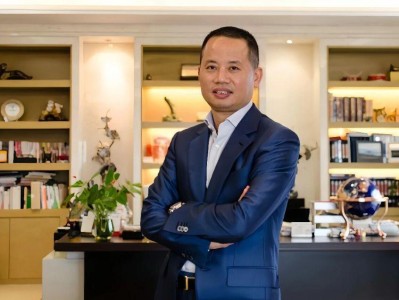 从17岁辍学到身家90亿，他靠“降维打击”逆袭成顶流