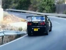 车子一晃一晃就C进肉了的游戏,惊险刺激的“肉中C进”游戏体验