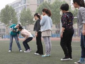 简单又搞笑的集体游戏,爆笑集体游戏大狂欢